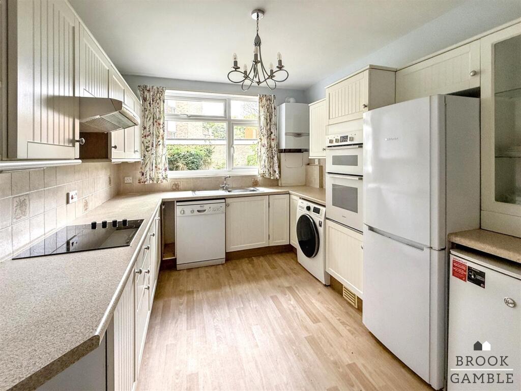 Apartment in Eastbourne, East Sussex - View 3
