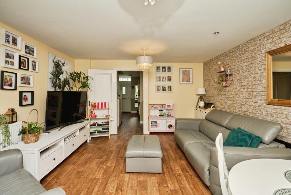 Wellesley Way, Newport, Isle of Wight, PO30 photo 4