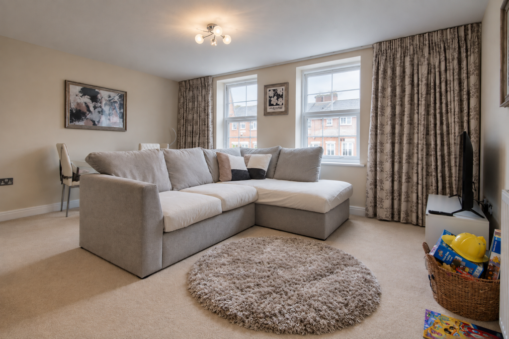 Apartment in Solihull, Dickens Heath - View 2