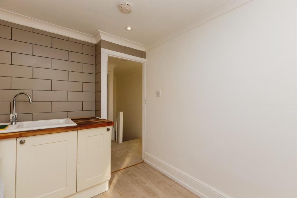 Apartment in Witney, Burwell - View 4