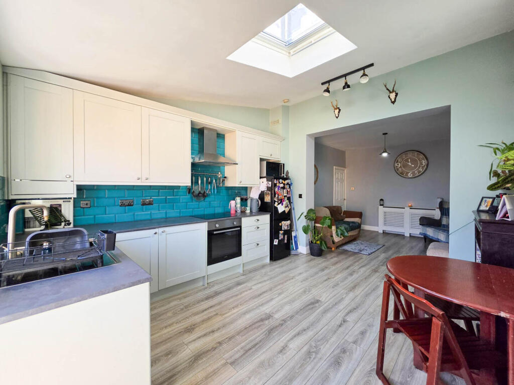 Apartment in Southend-on-Sea, Essex - View 5