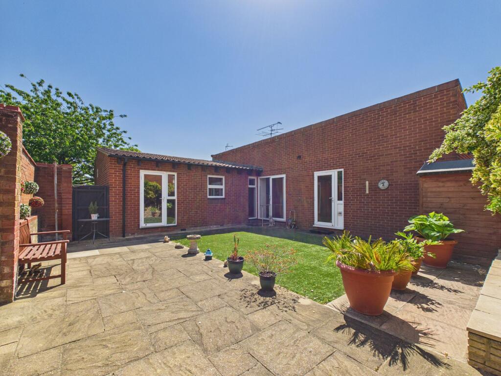House in Reading, Lower Earley, Earley - View 4