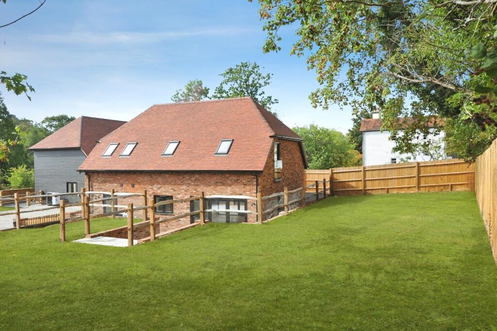 House in Tunbridge Wells, Hawkhurst - View 3