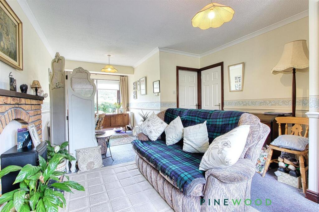 Linden Court, Clay Cross, S45 photo 3