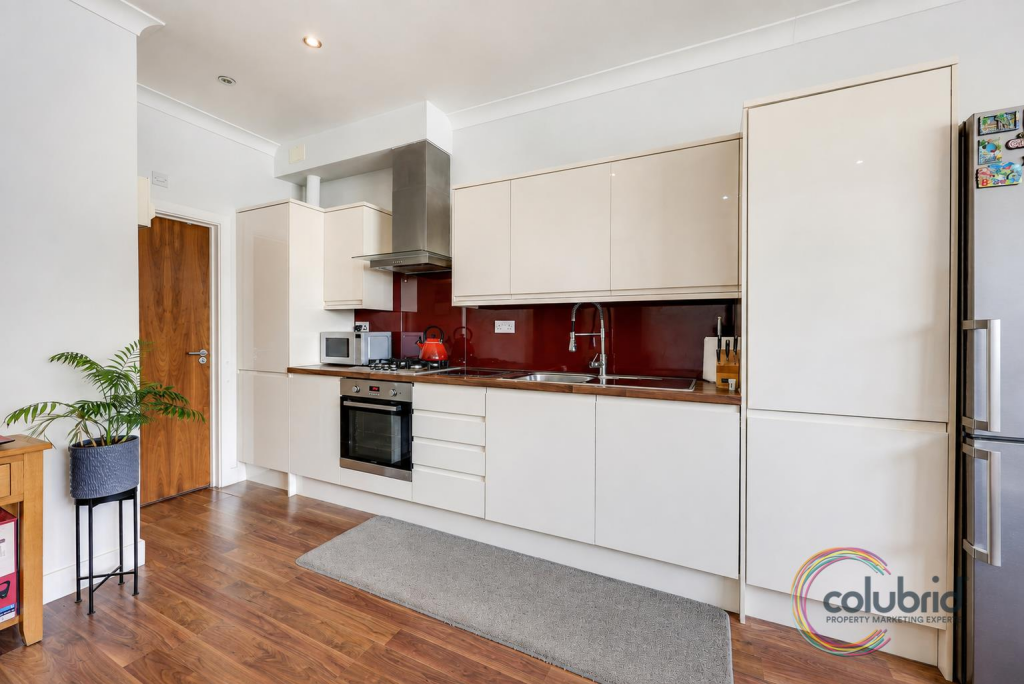Apartment in Romford - View 3