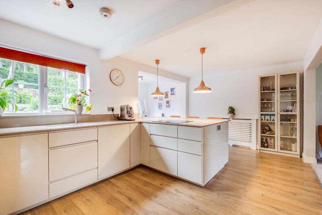 Templewood, Welwyn Garden City, Hertfordshire, AL8 7HS photo 4