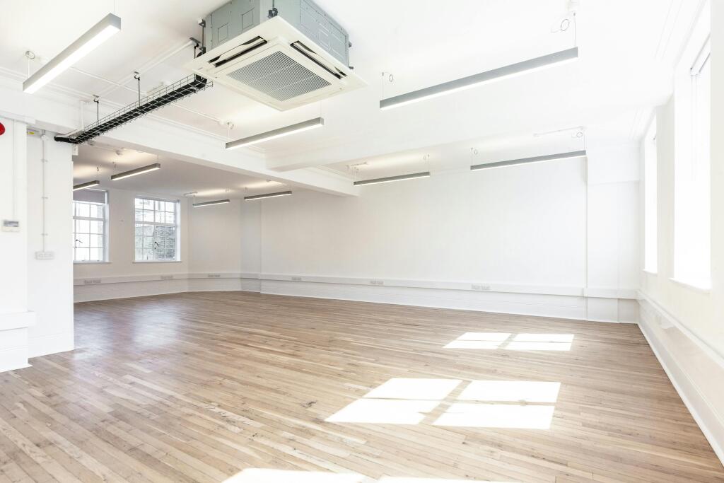 1516 Margaret St  4th Floor 12.jpg