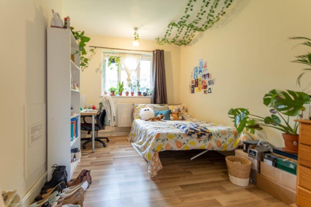 Main image of property: Thorne Road, London, SW8