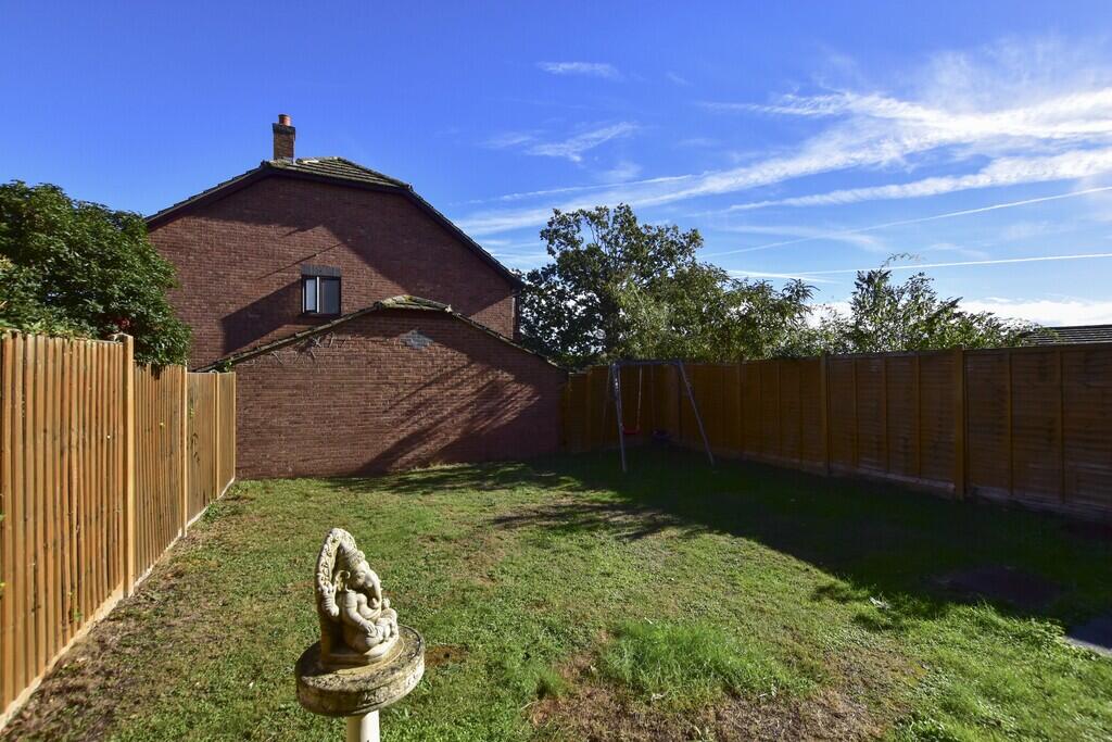 House in Watford, Hertfordshire - More