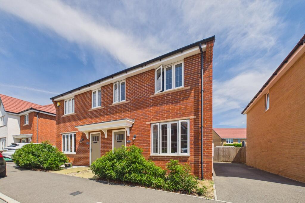 Main image of property: Martingale Grove, Arborfield Green, Reading, Berkshire, RG2