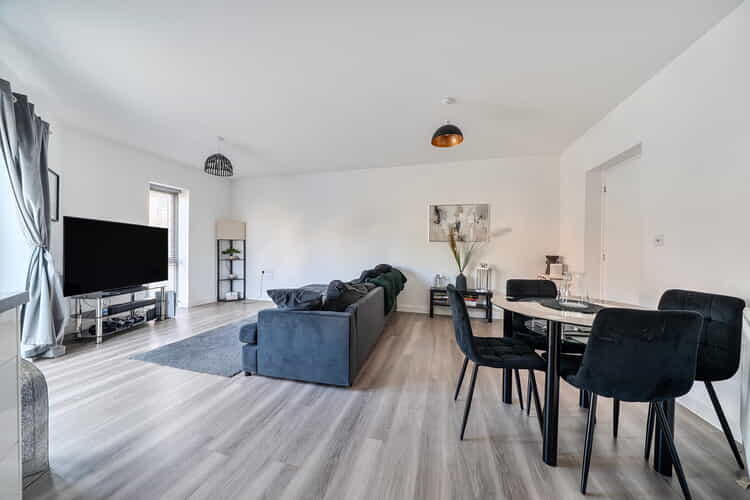 Apartment in Upton, St Crispin's - View 2