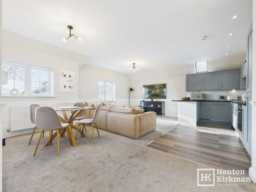 Hampton Court, Basildon Road, Laindon Park, Laindon, SS15 5FR photo 3
