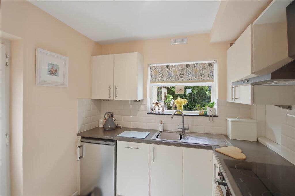 Ling Road, Chesterfield, S40 photo 4