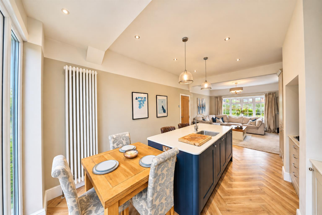 House in Hull, Anlaby Park - More