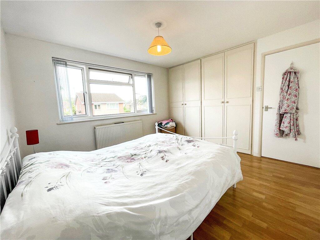 House in Runnymede, Eastly End - More