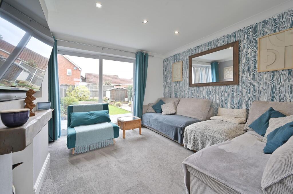 Coates Way, Watford, Garston, WD25 photo 4