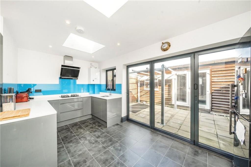 30 Barnes Avenue photo 3