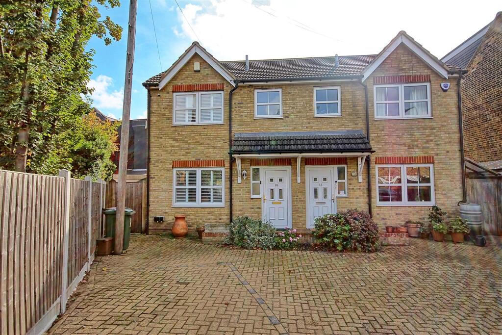 Main image of property: WOODVILLE ROAD - WALTHAMSTOW - DRIVEWAY