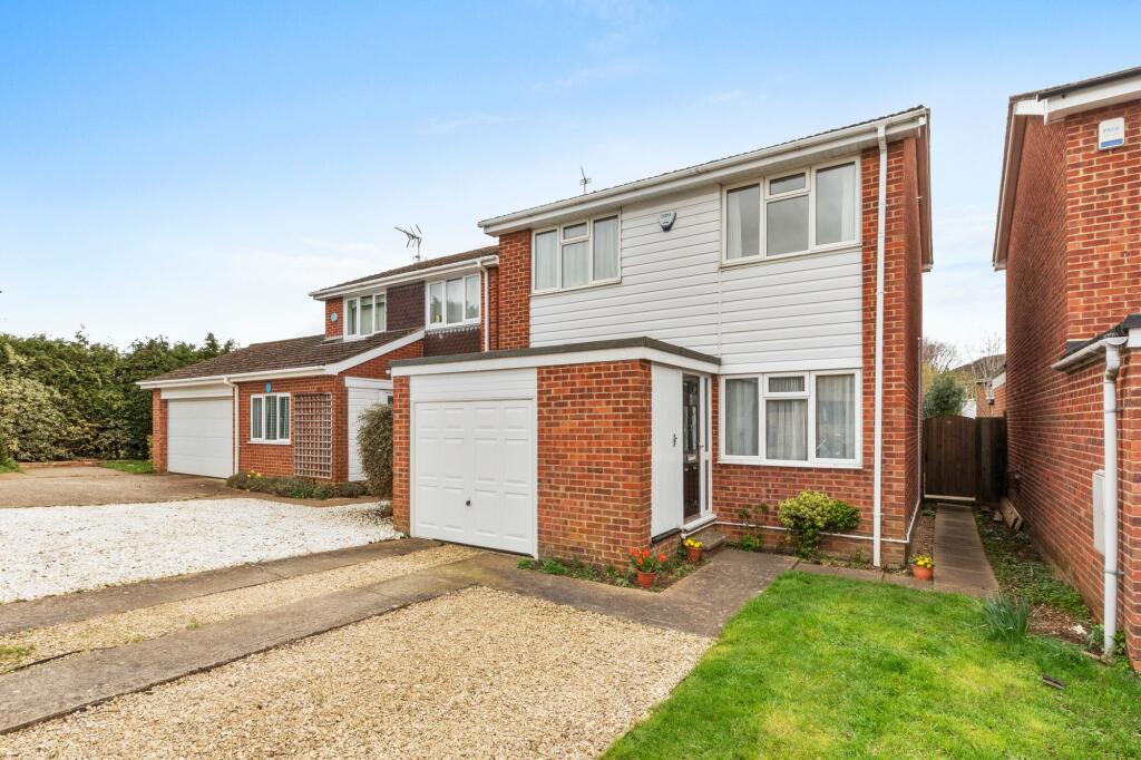 Main image of property: Cromwell Avenue, Thame, OX9