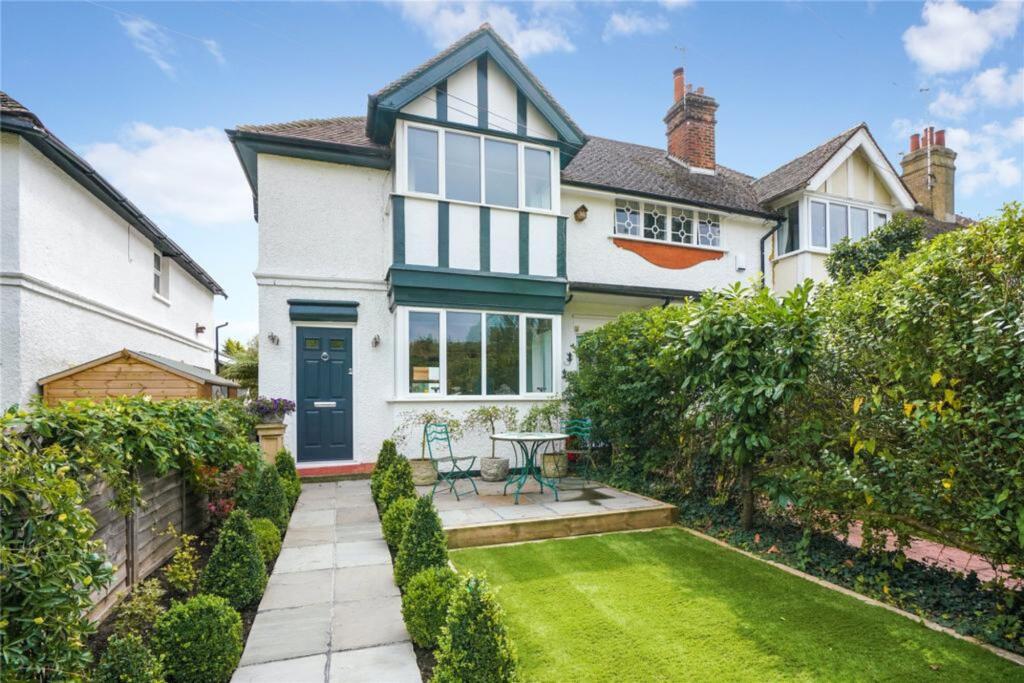 Main image of property: Portsmouth Road, Cobham, KT11