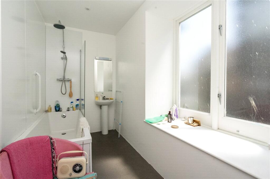Apartment in Truro - More