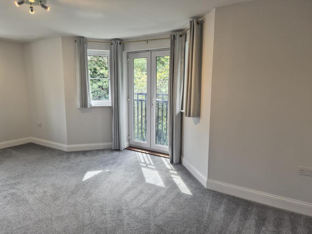 Apartment in Gillingham, Medway - View 4