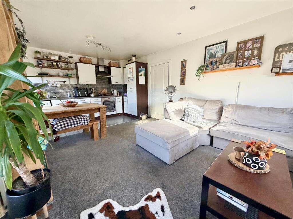 Davy Road, Allerton Bywater, Castleford photo 2