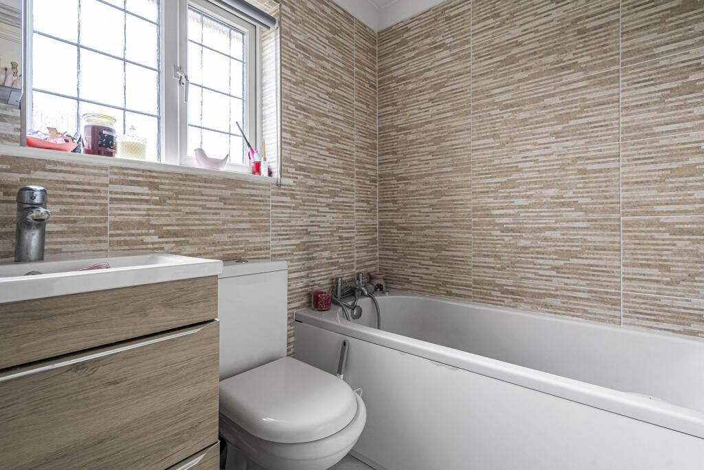 House in Guildford, Ash - More