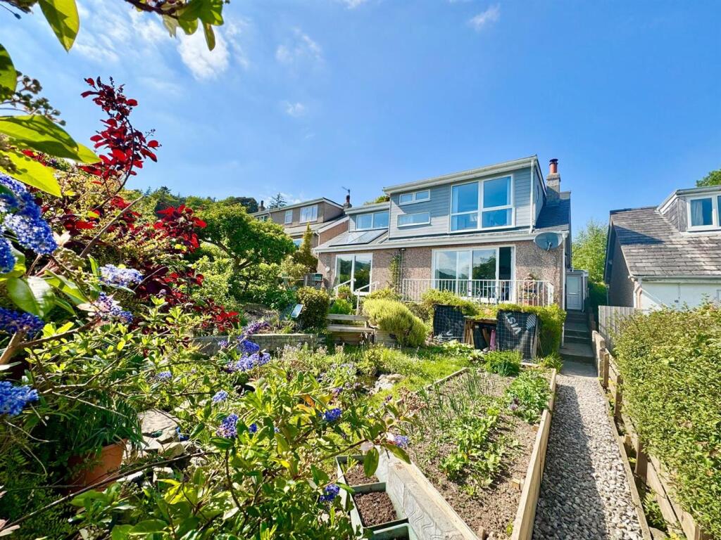 3-bed detached on Llanbedr Y Cennin, £445,000