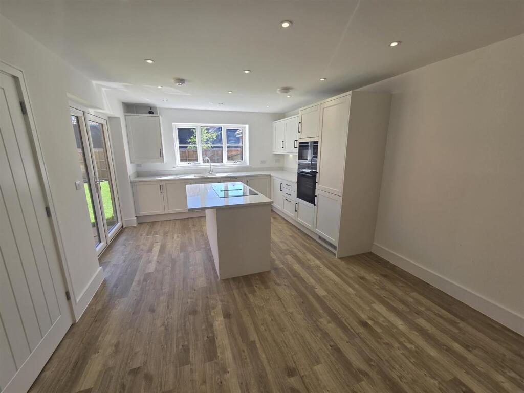 House in Northill, Central Bedfordshire - More
