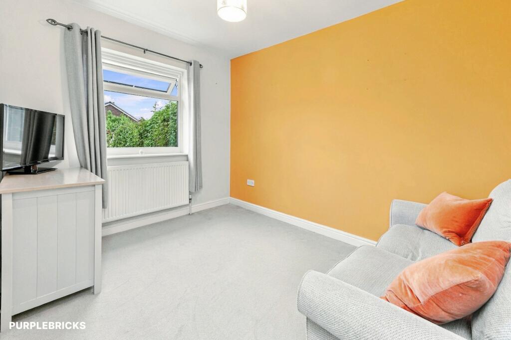 House in Wakefield, Coxley, Sitlington - More