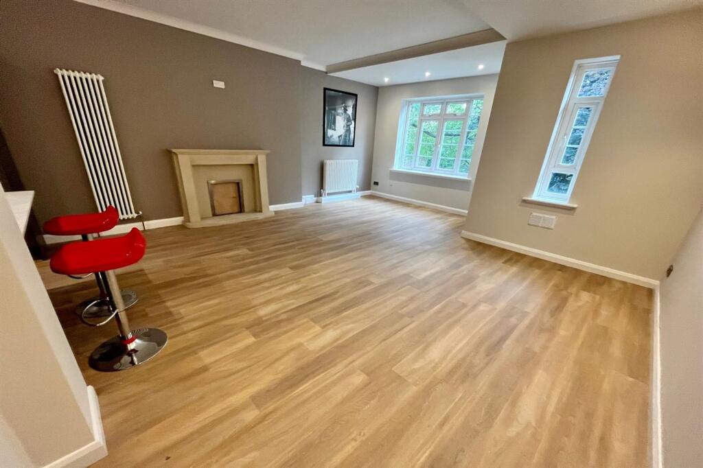 3-bed flat on Wilmslow Road, Lansdowne House Wilmslow Road, M20, £325,000