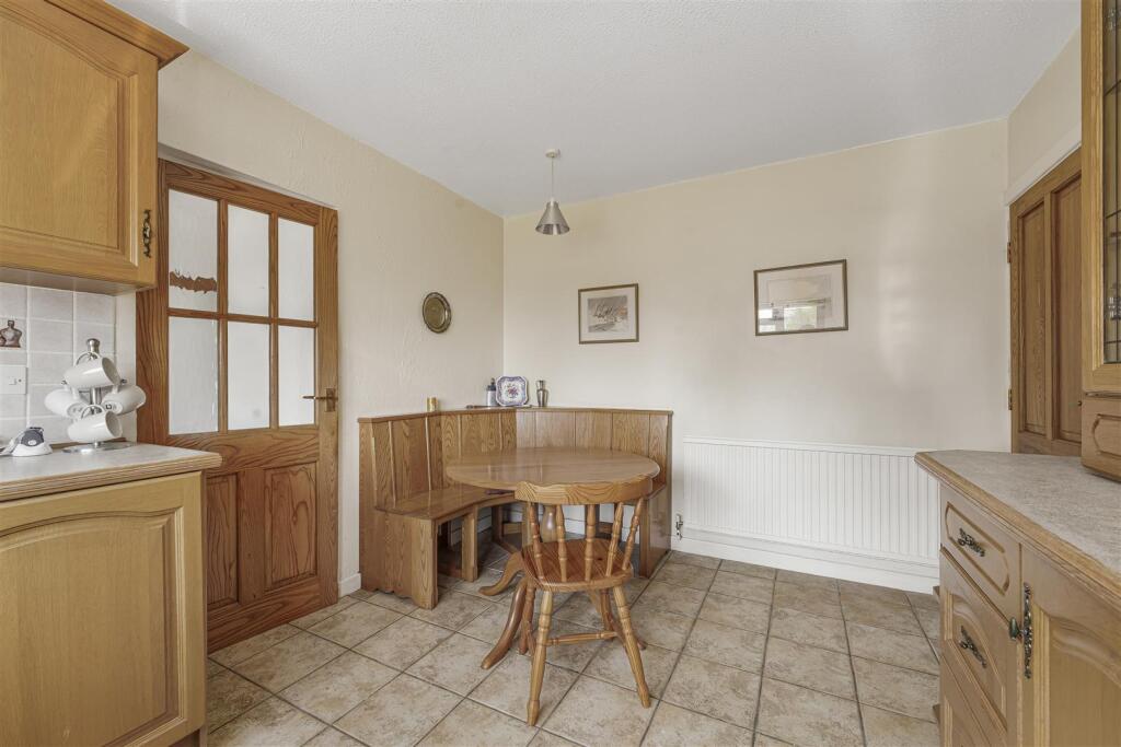 Windmill Close, Wick, Cowbridge photo 3