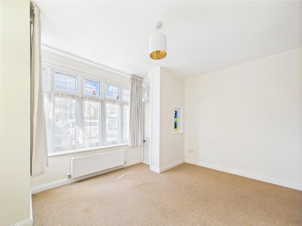 Apartment in Christchurch, Pokesdown, Bournemouth - More