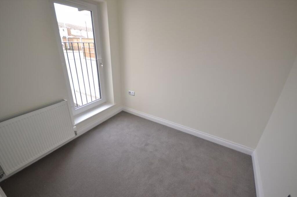 Apartment in Thurrock, Essex - More