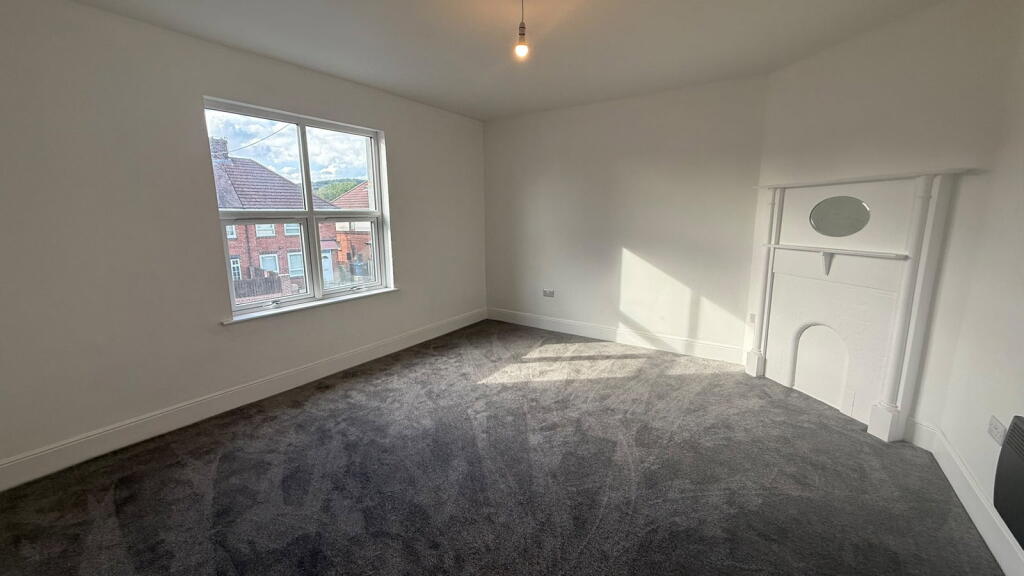 Apartment in Sheffield, Wisewood, Wadsley - View 3