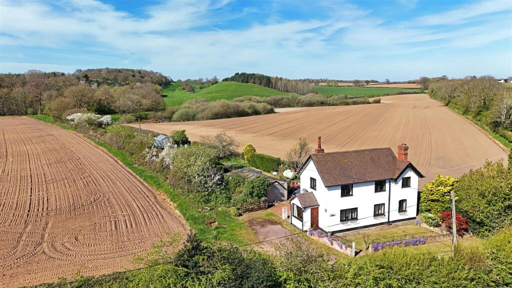 3-bed detached on Cross Houses, Shrewsbury, £450,000