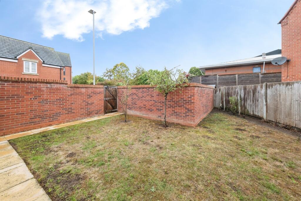 House in Newport Pagnell, City of Milton Keynes - View 2