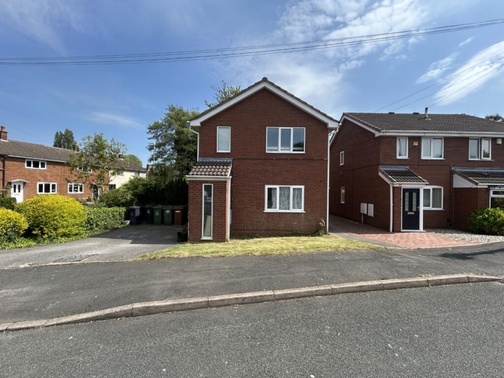 2-bed flat on Chatsworth Close, Willenhall, West Midlands, WV12, £115,000