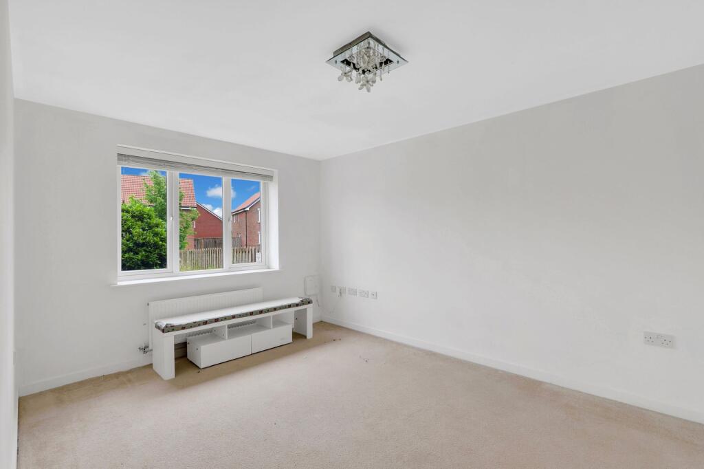 Magee Close, Hucknall, NG15 - View 5