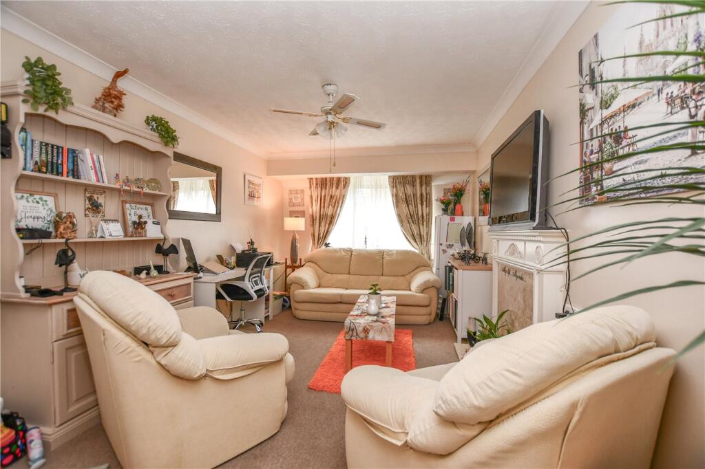 Tebbit Close, Bracknell, Berkshire, RG12 photo 3