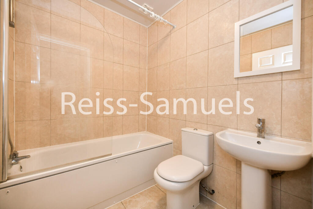 6 bedroom semi-detached house for rent