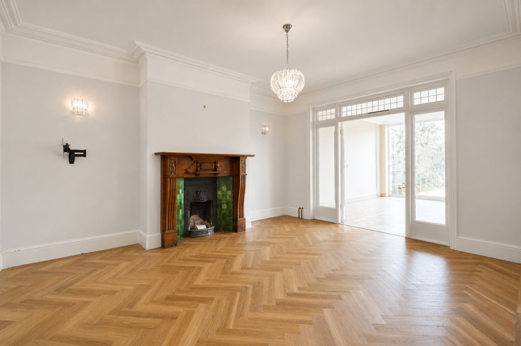 House in Elmbridge, Weybridge - View 4