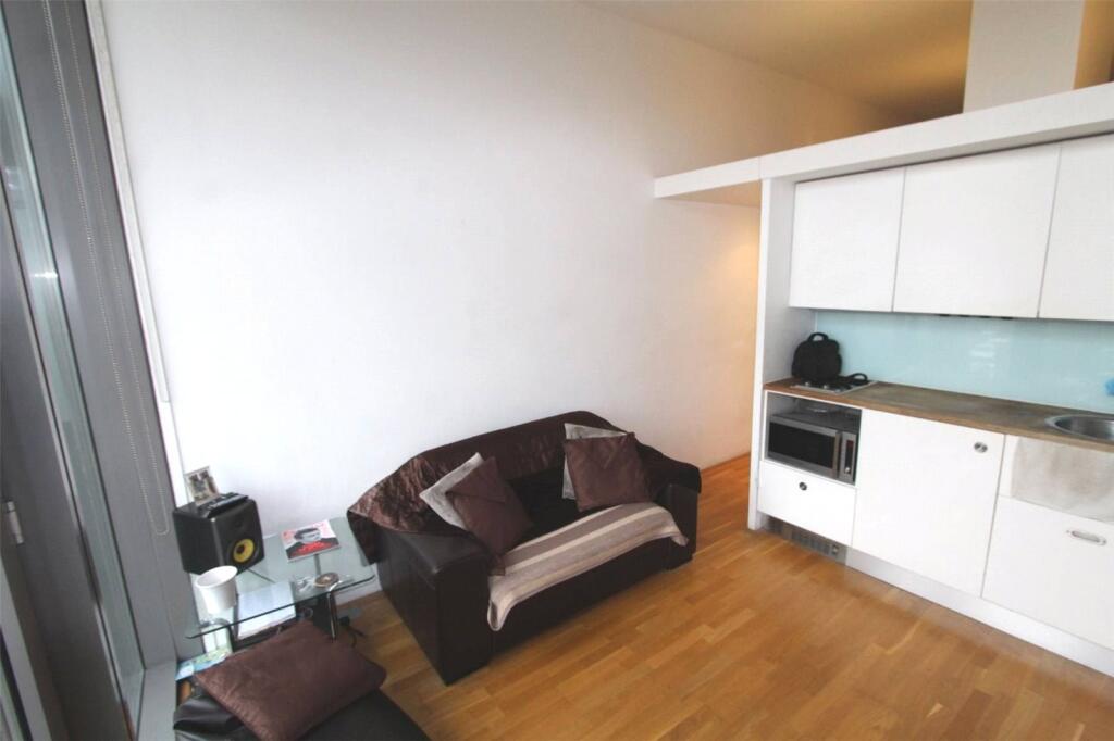 Apartment in Manchester, City Centre - View 3