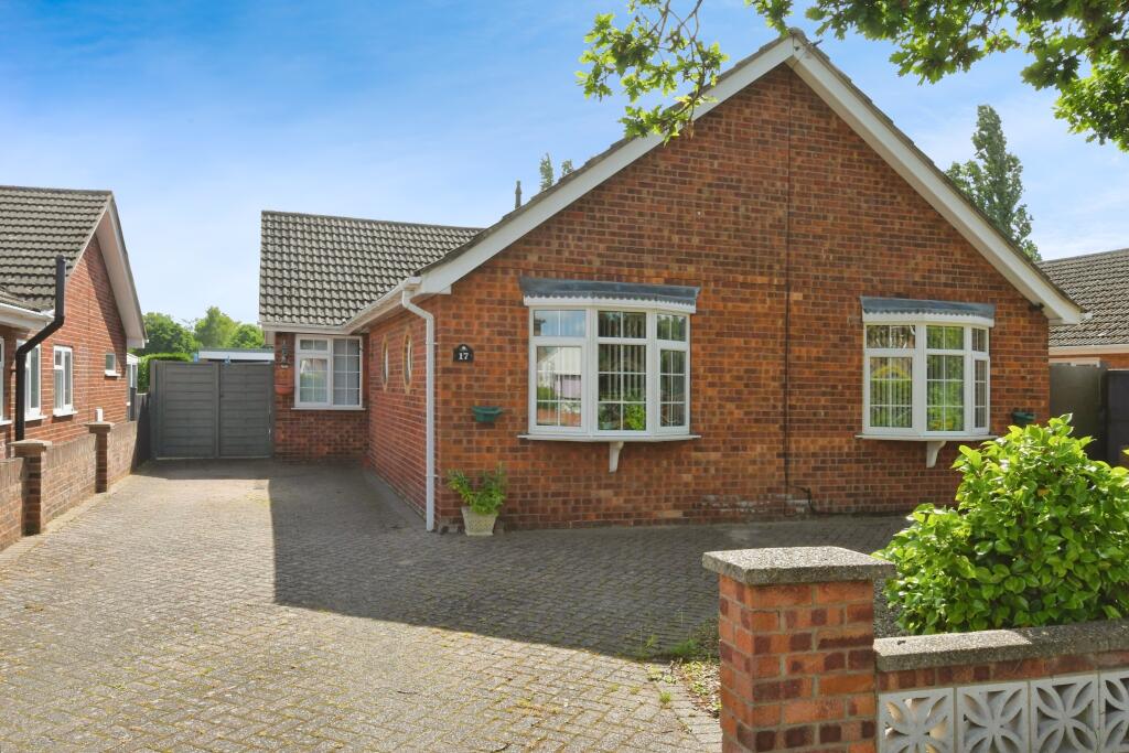 3-bed detached on Hall Drive, Lincoln, LN6, £275,000
