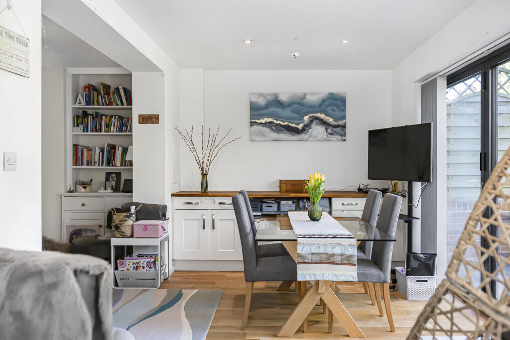 House in Welwyn Hatfield, Hertfordshire - View 5