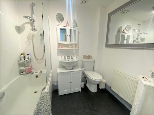 Apartment in Northampton - More