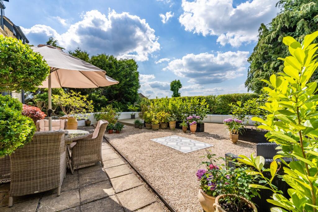House in Gloucester - View 4