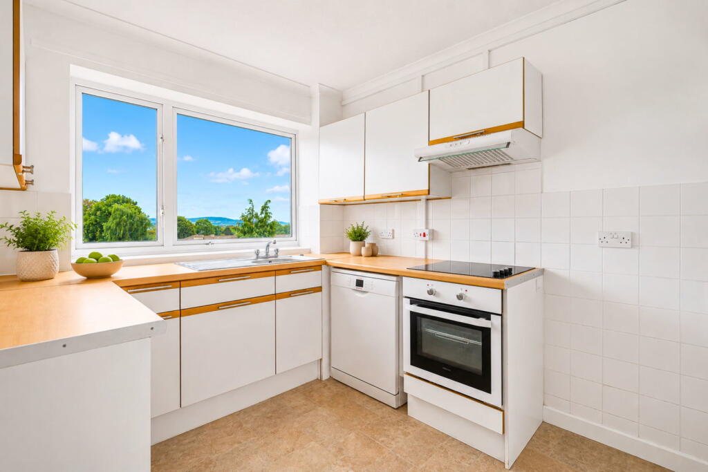 Apartment in Gloucester - View 4