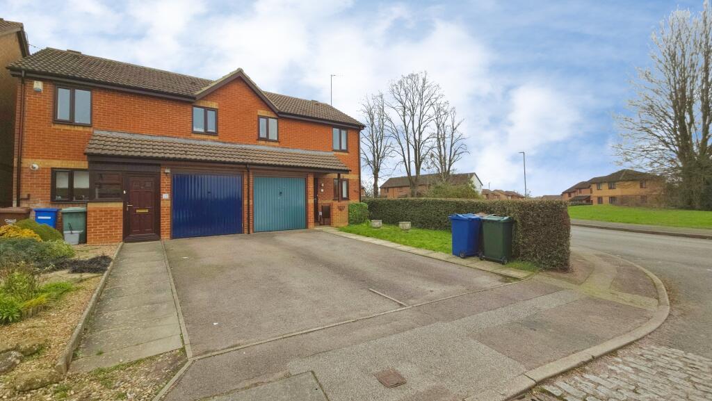 Main image of property: Parklands Banbury OX16